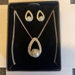 Costume pearl matching earrings and necklace